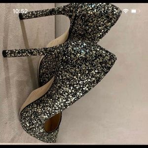 SOLD. Jimmy Choo Pomps SOLD